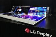 LG представила первый в мире прозрачный гибкий OLED-дисплей диагональю 2 метра